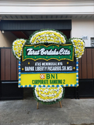Papan Bunga Duka di Teluk Waru