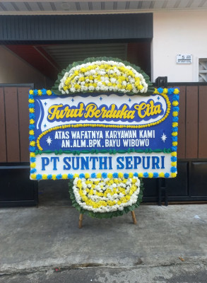 Papan Bunga Duka di Teluk Waru
